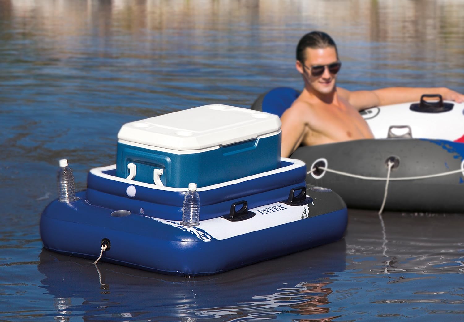 Inflatable floating coole